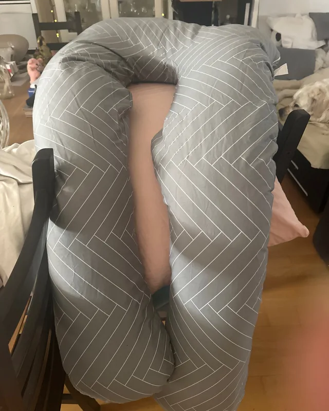 The Pregnancy Pillow U-shaped pregnancy pillow, photographed by a buyer in Germany
